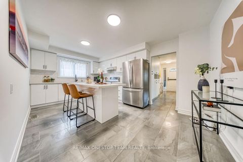 Photo 9 at 238 Dunview Avenue, Willowdale East, Toronto
