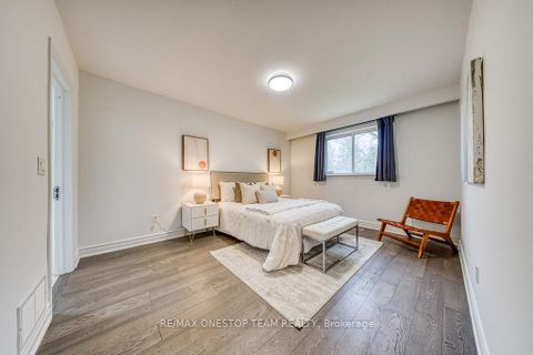 Photo 14 at 238 Dunview Avenue, Willowdale East, Toronto