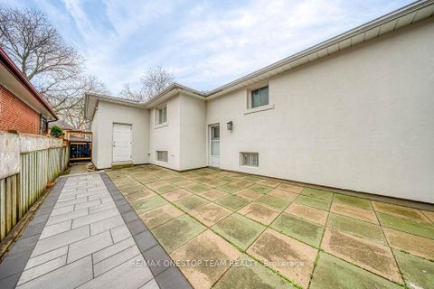 Photo 31 at 238 Dunview Avenue, Willowdale East, Toronto
