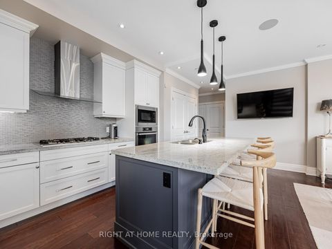 Photo 10 at 204 - 1 Rainsford Road, The Beaches, Toronto