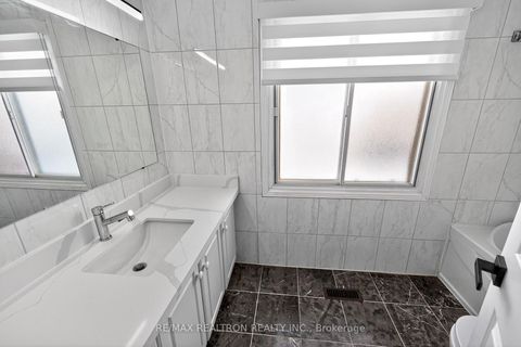 Photo 31 at 18 Littleborough Court, Highland Creek, Toronto