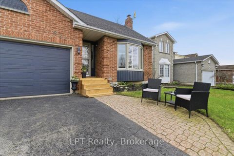 Photo 1 at 831 Lavis Street, Pinecrest, Oshawa