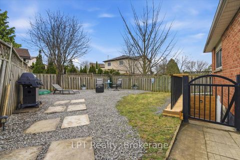 Photo 16 at 831 Lavis Street, Pinecrest, Oshawa