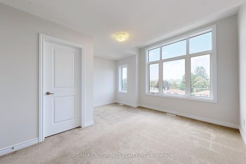 Photo 4 at 384 Okanagan Path, Donevan, Oshawa