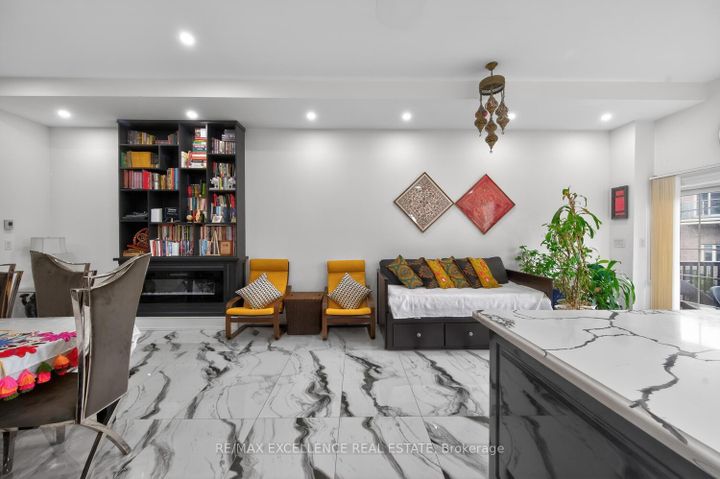 Photo 11 at 442 Pharmacy Avenue S, Birchmount, Toronto