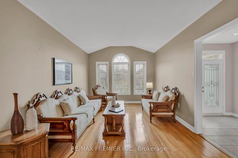 Photo 4 at 20 Drummond Drive, Maple, Vaughan