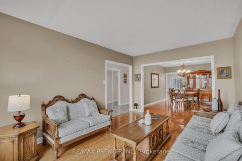 Photo 5 at 20 Drummond Drive, Maple, Vaughan