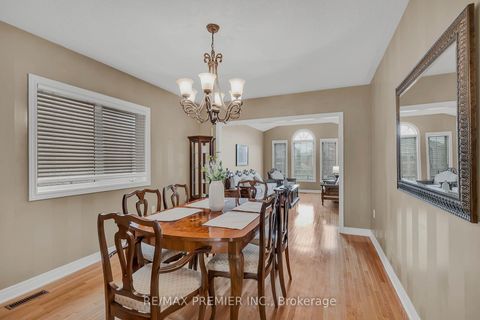 Photo 7 at 20 Drummond Drive, Maple, Vaughan