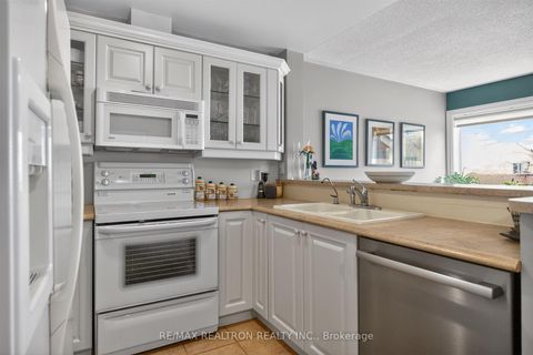 Photo 11 at 441 Heddle Crescent, Wyndham, Newmarket