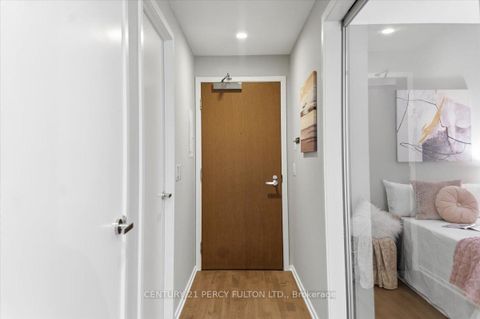 Photo 2 at 313 - 1 Bloor Street E, Yonge Corridor, Toronto