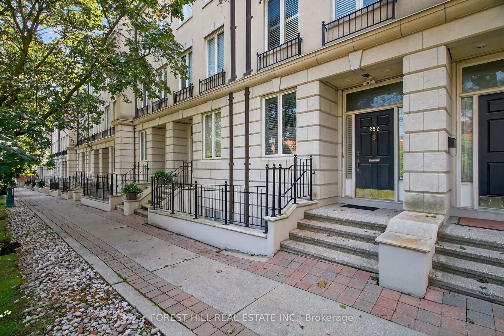 252 Spadina Road, Casa Loma, Toronto photo number 2