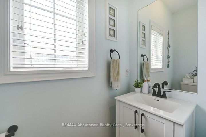 Photo 6 at 2454 Greenwich Drive, WM Westmount, Oakville