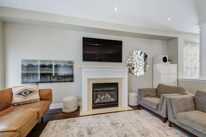 Photo 11 at 2454 Greenwich Drive, WM Westmount, Oakville