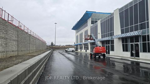 Photo 7 at 3 - 435 Cityview Boulevard, Vellore Village, Vaughan