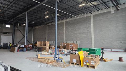 Photo 7 at 4 - 435 Cityview Boulevard, Vellore Village, Vaughan