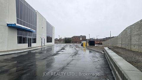 Photo 5 at 204 - 435 Cityview Boulevard, Vellore Village, Vaughan