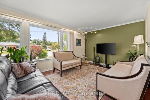 Photo 11 at 31 Patrick Drive, Aurora Highlands, Aurora