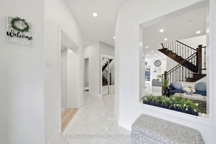 Photo 3 at 733 Novo Star Drive, Meadowvale Village, Mississauga