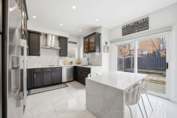 Photo 7 at 733 Novo Star Drive, Meadowvale Village, Mississauga