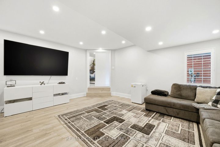 Photo 13 at 733 Novo Star Drive, Meadowvale Village, Mississauga