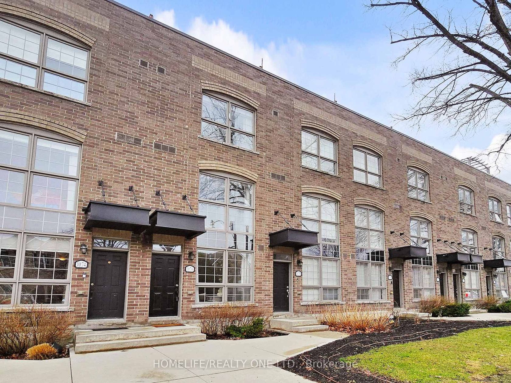 1076 Lansdowne Avenue, Junction, Toronto photo number 2