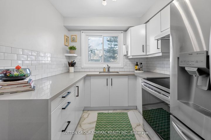 Photo 10 at 118 - 3175 Kirwin Avenue, Cooksville, Mississauga