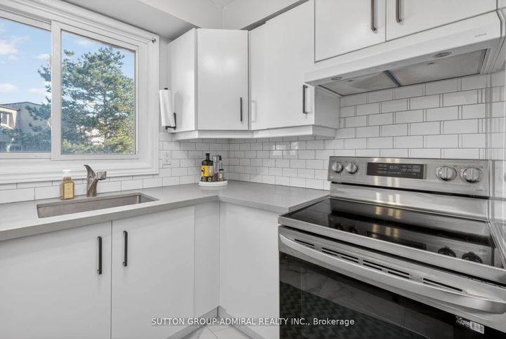 Photo 12 at 118 - 3175 Kirwin Avenue, Cooksville, Mississauga