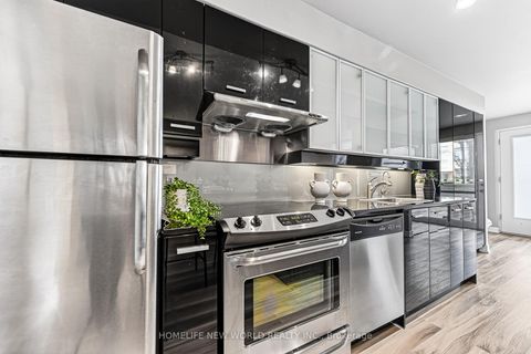 Photo 11 at Th2 - 19 Singer Court, Bayview Village, Toronto