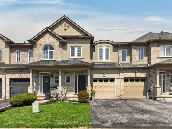 Photo 2 at 88 Highgate Drive, Stoney Creek Mountain, Hamilton