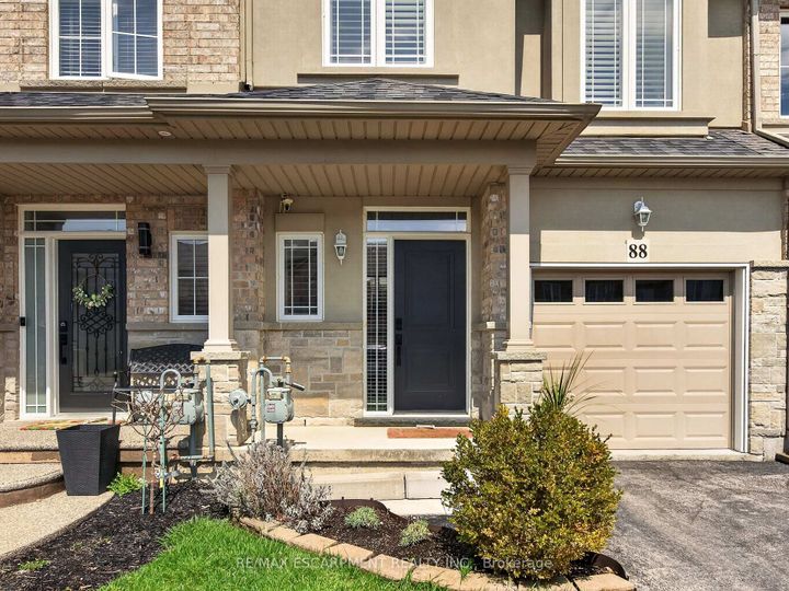 Photo 3 at 88 Highgate Drive, Stoney Creek Mountain, Hamilton