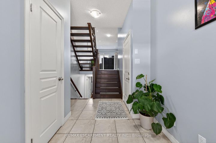 Photo 5 at 88 Highgate Drive, Stoney Creek Mountain, Hamilton