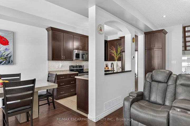 Photo 15 at 88 Highgate Drive, Stoney Creek Mountain, Hamilton