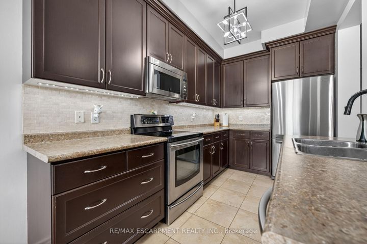 Photo 19 at 88 Highgate Drive, Stoney Creek Mountain, Hamilton