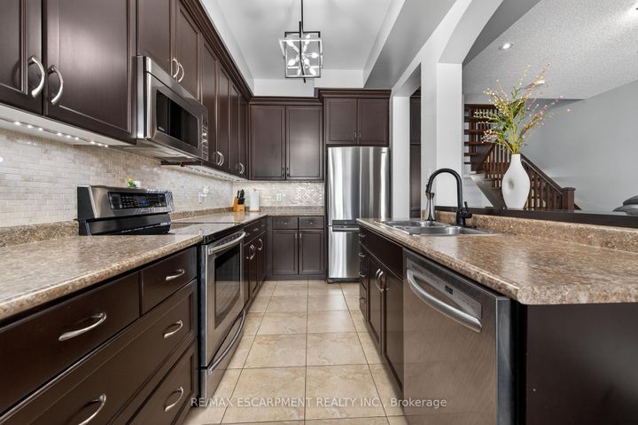 Photo 20 at 88 Highgate Drive, Stoney Creek Mountain, Hamilton