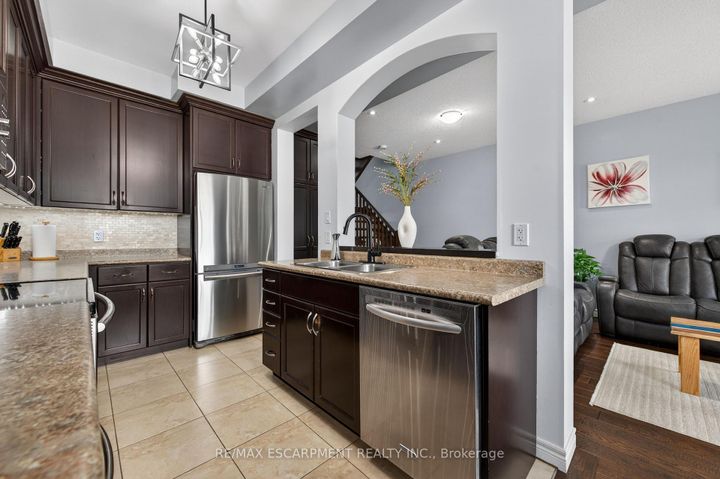 Photo 21 at 88 Highgate Drive, Stoney Creek Mountain, Hamilton