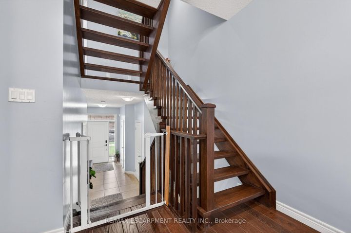 Photo 25 at 88 Highgate Drive, Stoney Creek Mountain, Hamilton