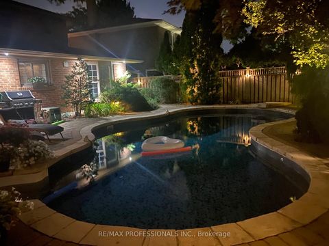 Photo 35 at 16 Cherry Post Crescent, Markland Wood, Toronto