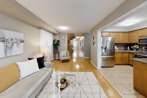 Photo 6 at 139 Ascalon Drive, Patterson, Vaughan