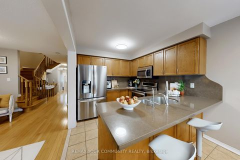 Photo 11 at 139 Ascalon Drive, Patterson, Vaughan