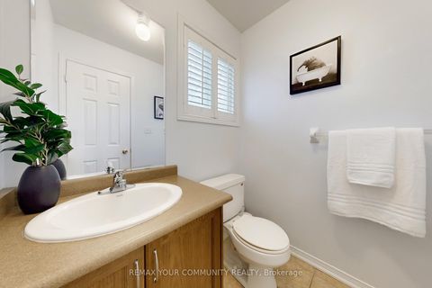 Photo 13 at 139 Ascalon Drive, Patterson, Vaughan