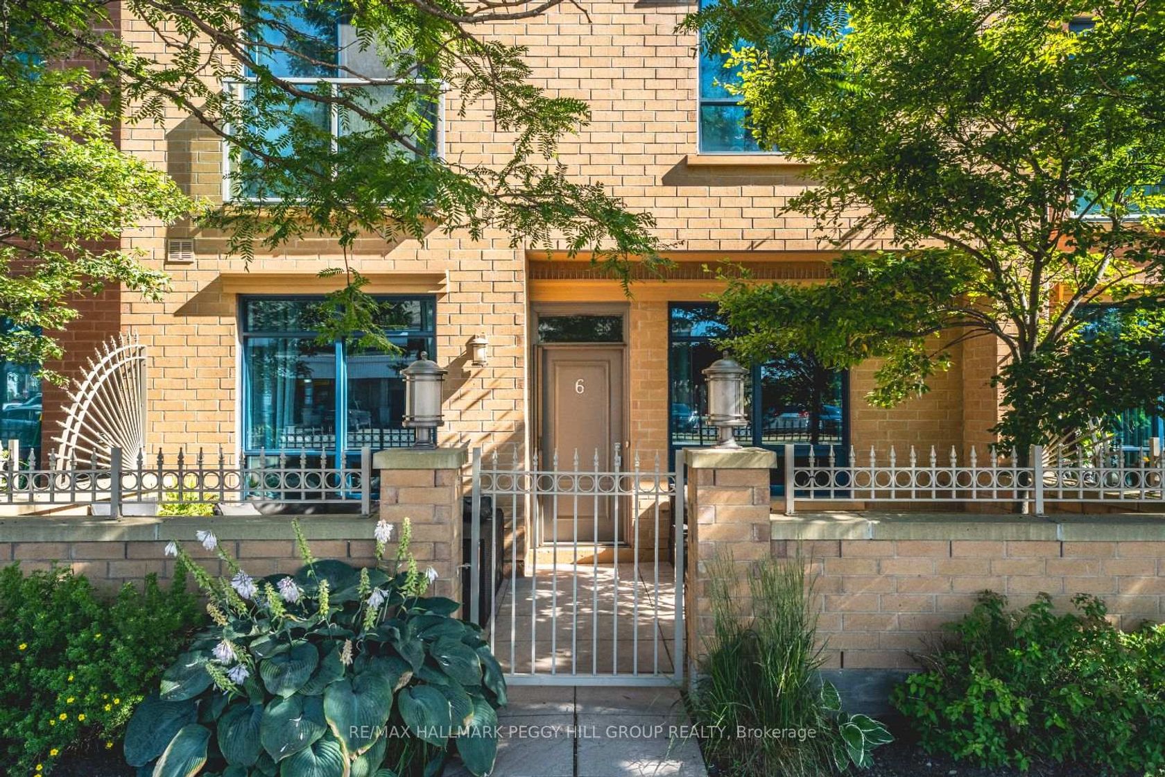 6 Victoria Street, City Centre, Barrie photo number 2