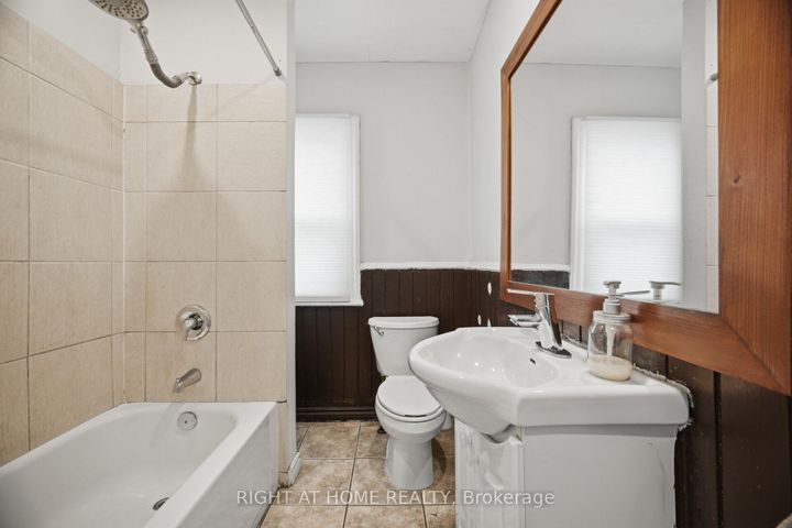 Photo 27 at 14 William Street, Landsdale, Hamilton