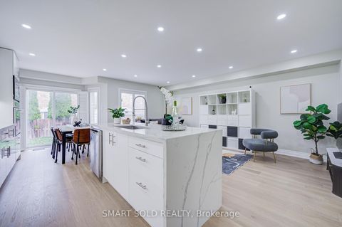 Photo 4 at 53 Cassia Crescent, Maple, Vaughan