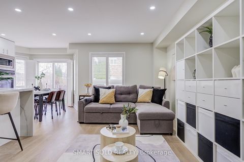 Photo 6 at 53 Cassia Crescent, Maple, Vaughan