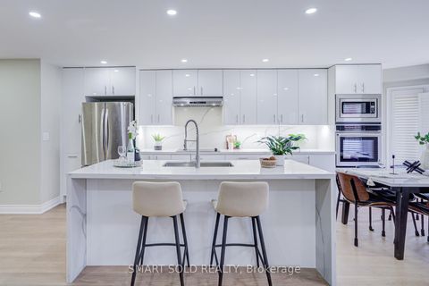 Photo 10 at 53 Cassia Crescent, Maple, Vaughan