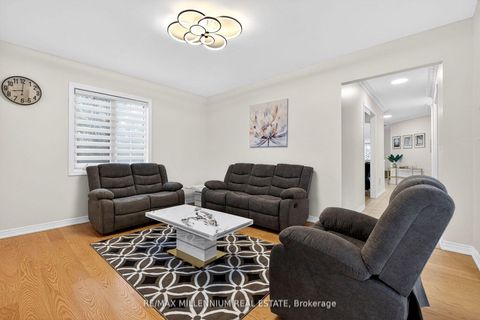 Photo 9 at 75 Twin Hill Crescent, Vellore Village, Vaughan