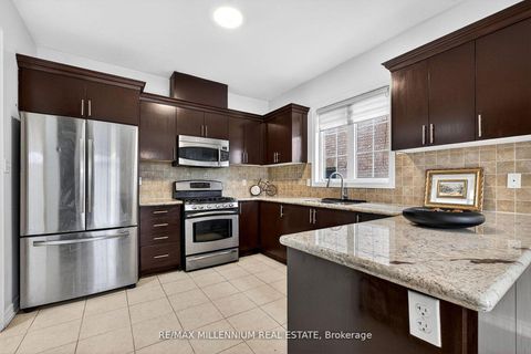 Photo 11 at 75 Twin Hill Crescent, Vellore Village, Vaughan