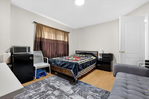 Photo 23 at 75 Twin Hill Crescent, Vellore Village, Vaughan