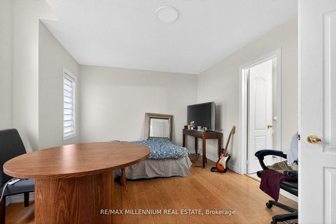 Photo 25 at 75 Twin Hill Crescent, Vellore Village, Vaughan