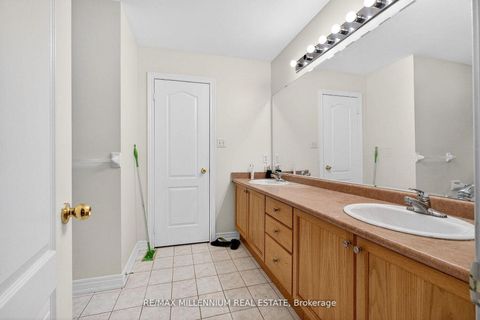 Photo 27 at 75 Twin Hill Crescent, Vellore Village, Vaughan